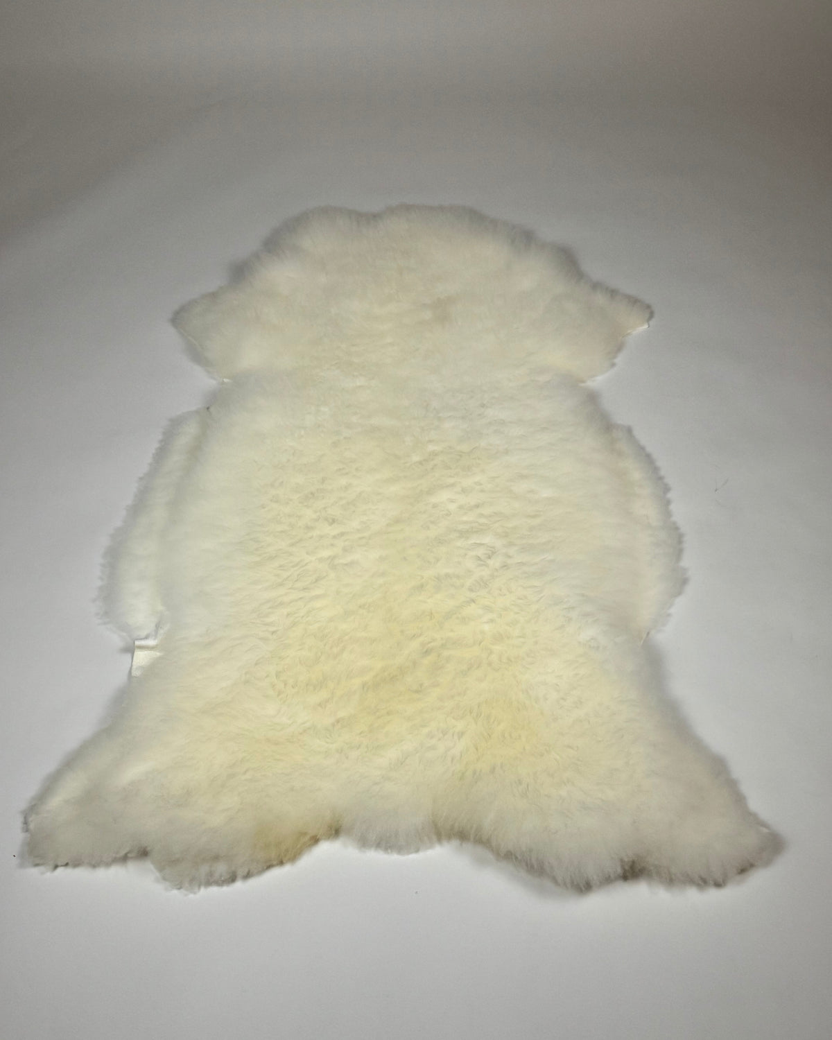 FROST – Saueskinn 110–120 cm, kvit | Granberg Garveri